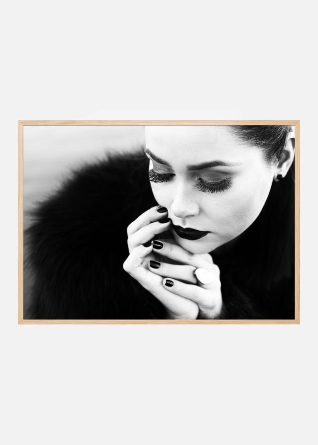 between fingers Poszter