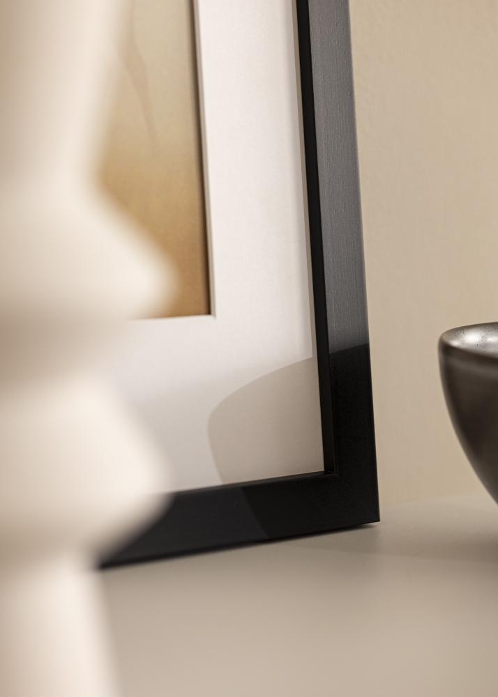 Keret Fekete faipari 68x98 cm - Paszpartuk Fehér 56x76 cm