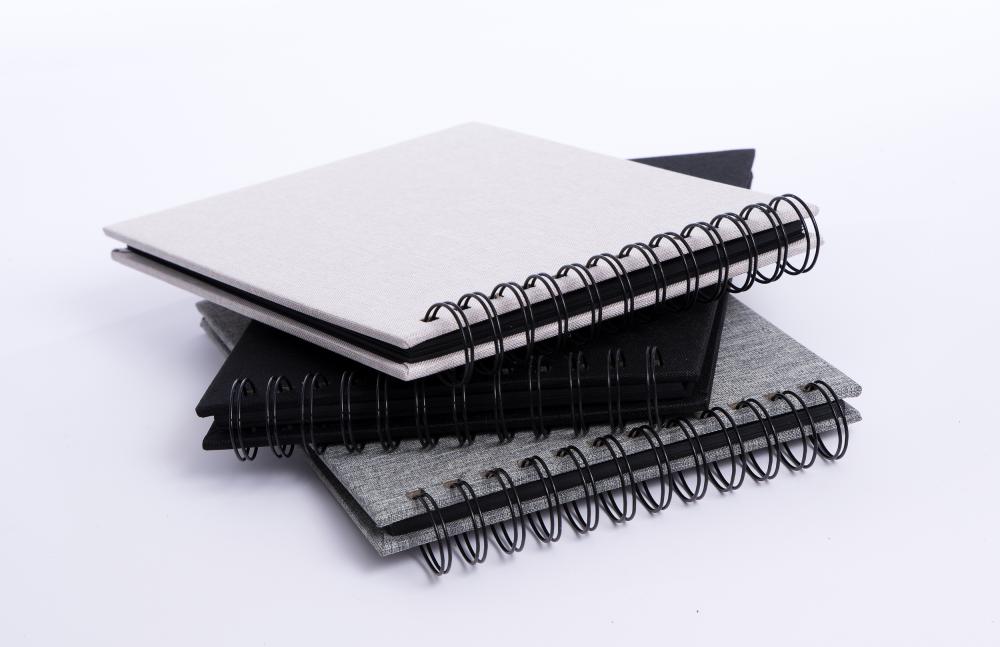 Base Line Vászon Wire-O Fekete 23x17 cm (40 Feketék Oldalak / 20 lap)