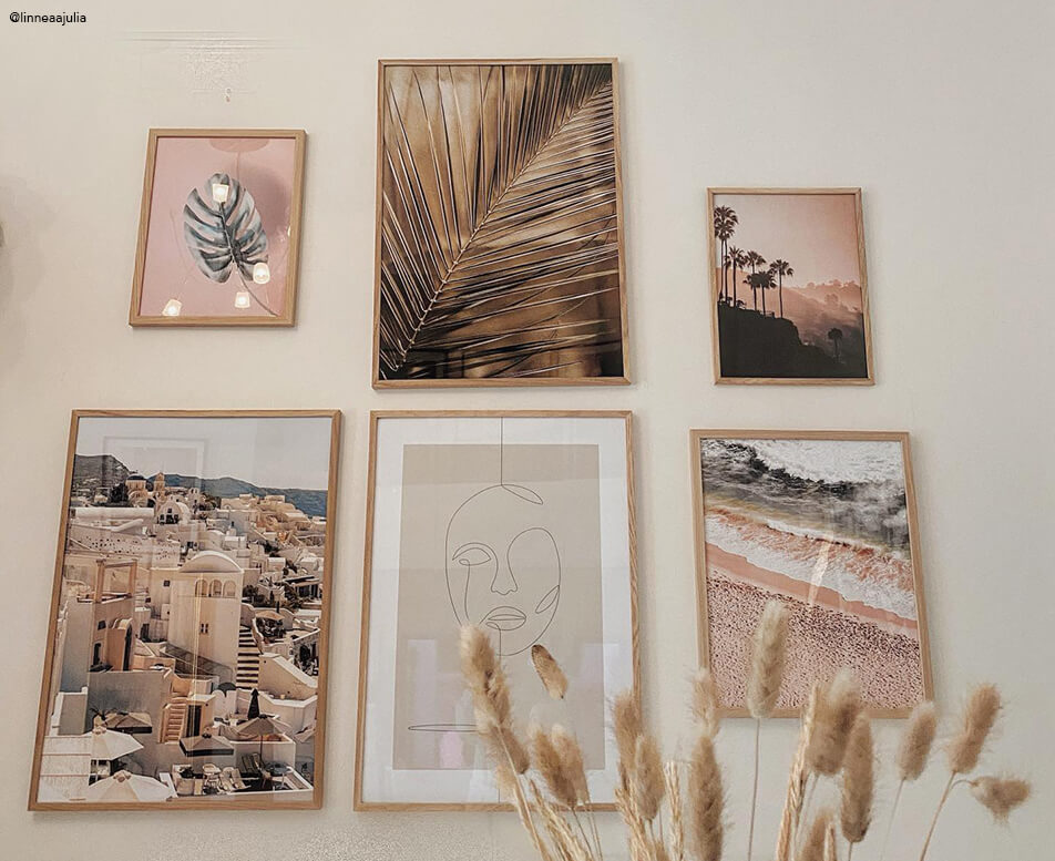 Galériafal tölgykeretekkel és földszínű motívumokkal