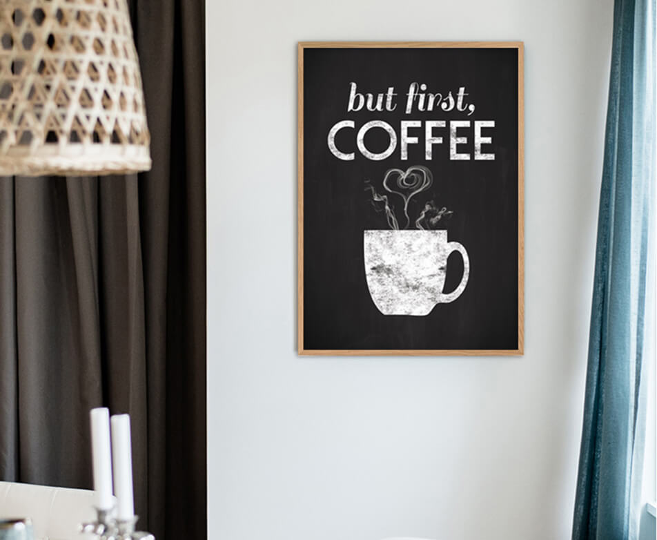 Fekete konyhai poszter fehér falon - konyhai dekoráció