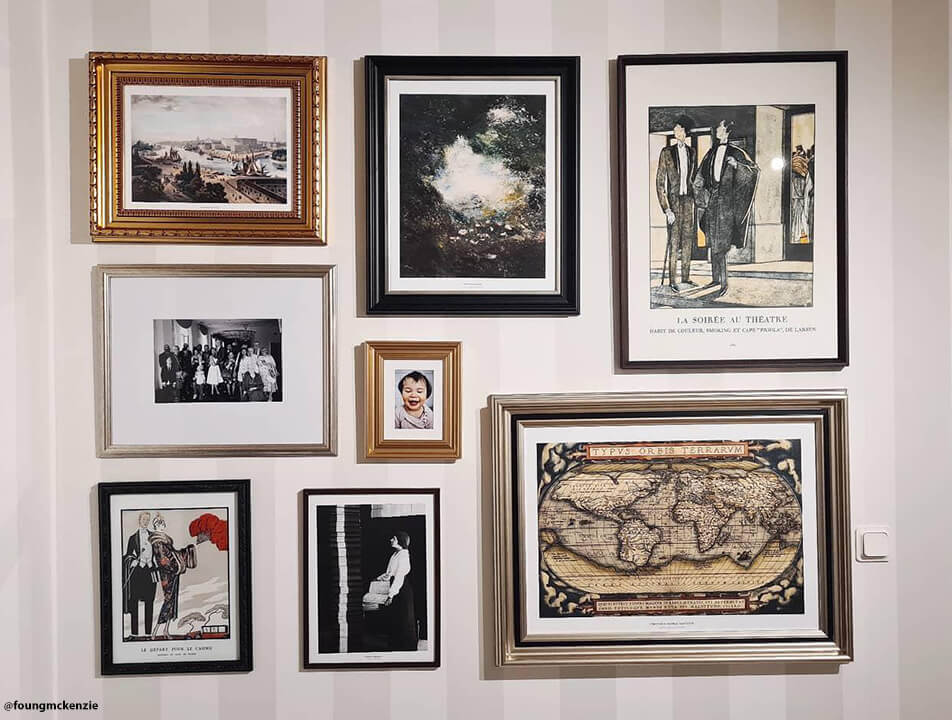 Galériafal a nappaliban